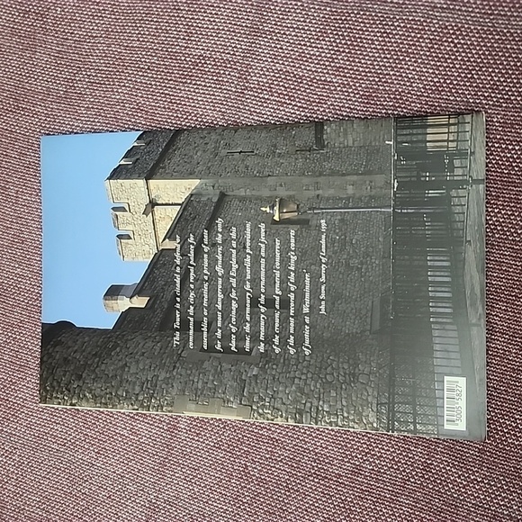 The Official Tower of London Guidebook - English - New - Picture 2 of 8